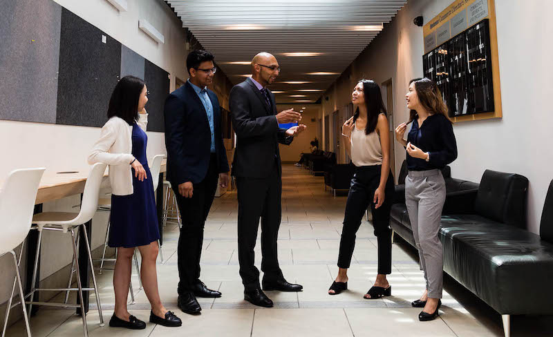 Rotman 2018 - Michael and Students Hallway_0097